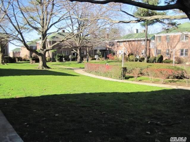 Building Photo - 14 Dolphin Green