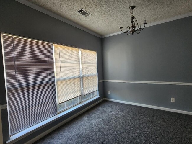 Building Photo - 221 Shenandoah Dr