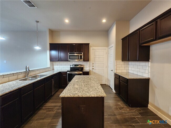 Foto del edificio - 1143 Creekside Orchard