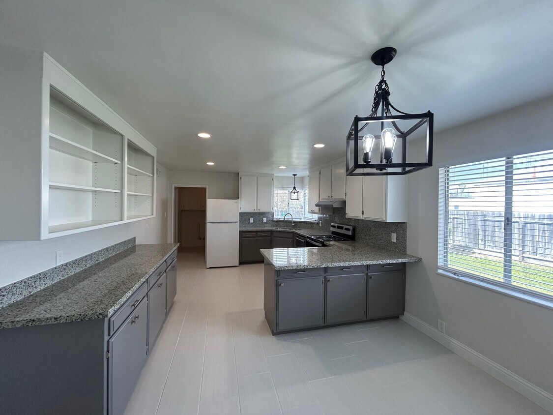 915 Pine St Unit Pine St, Manteca, CA 95336 Condo for Rent in Manteca