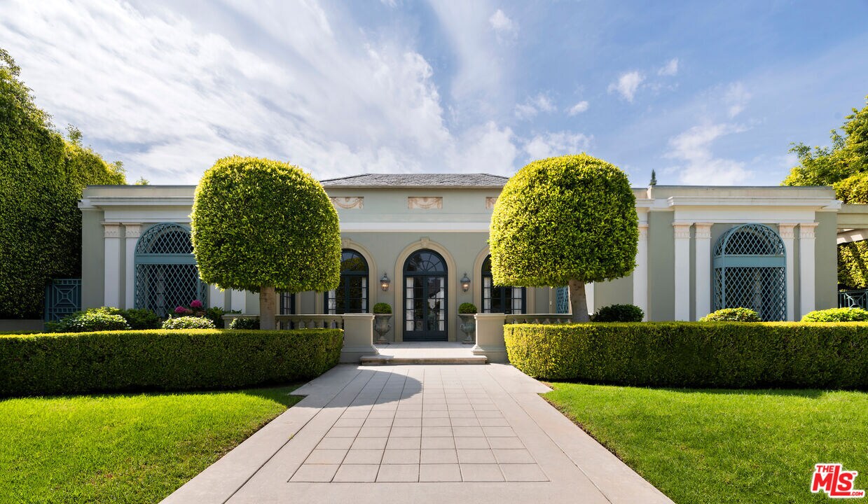 Foto principal - 803 N Rexford Dr