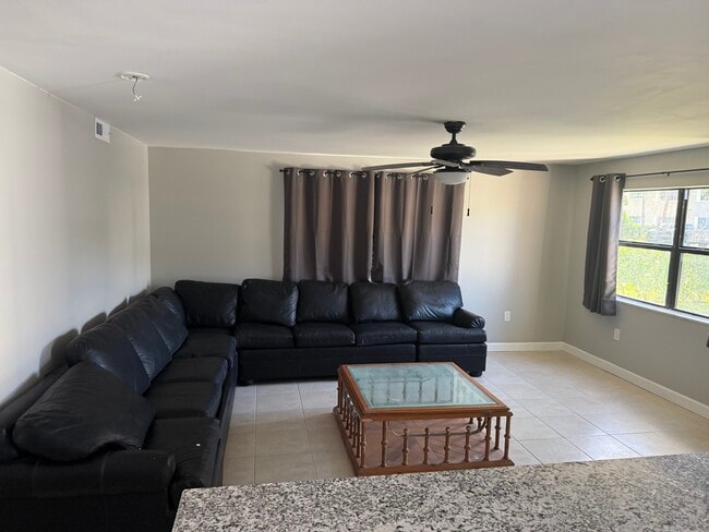Foto del edificio - 240 SW 7th St