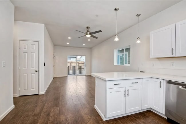 Building Photo - Modern 3-Bed, 2-Bath Near Downtown – Priva...