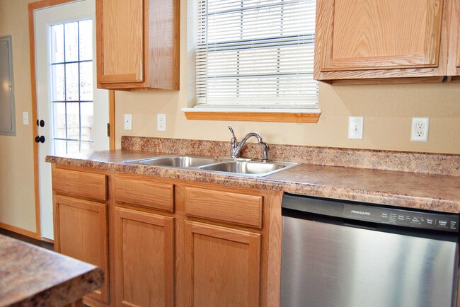 Building Photo - 232 S Slopeside Dr