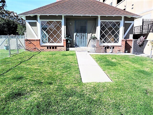 Building Photo - 10601 Valley Spring Ln