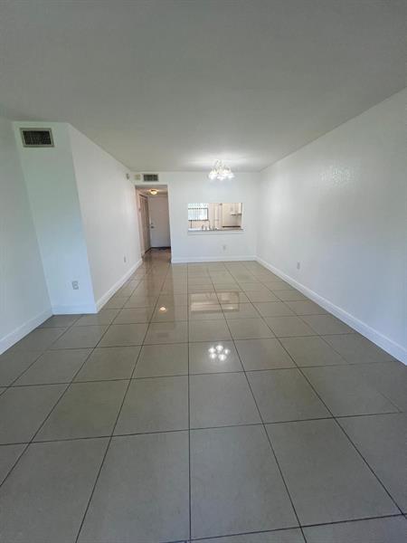Foto del edificio - 9165 NW 1st St