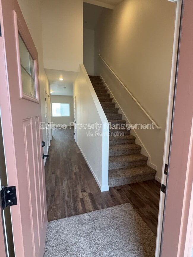 Foto del edificio - 250 Sasha St