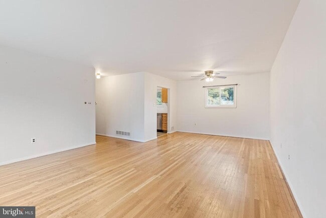 Building Photo - 209 Hillside Ave