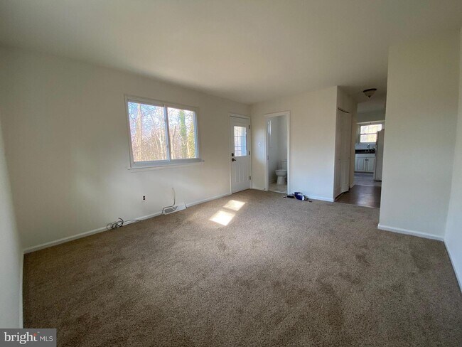 Foto del edificio - 921 Woodview Dr
