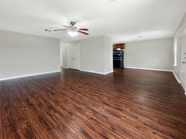 Foto del edificio - 7426 Blue Jay Dr