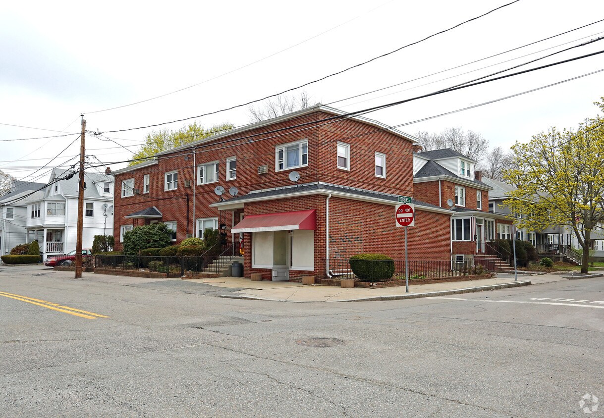 Building Photo - 396 Newton St