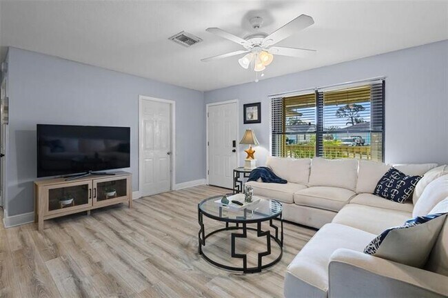 Foto del edificio - 5408 Birch Dr