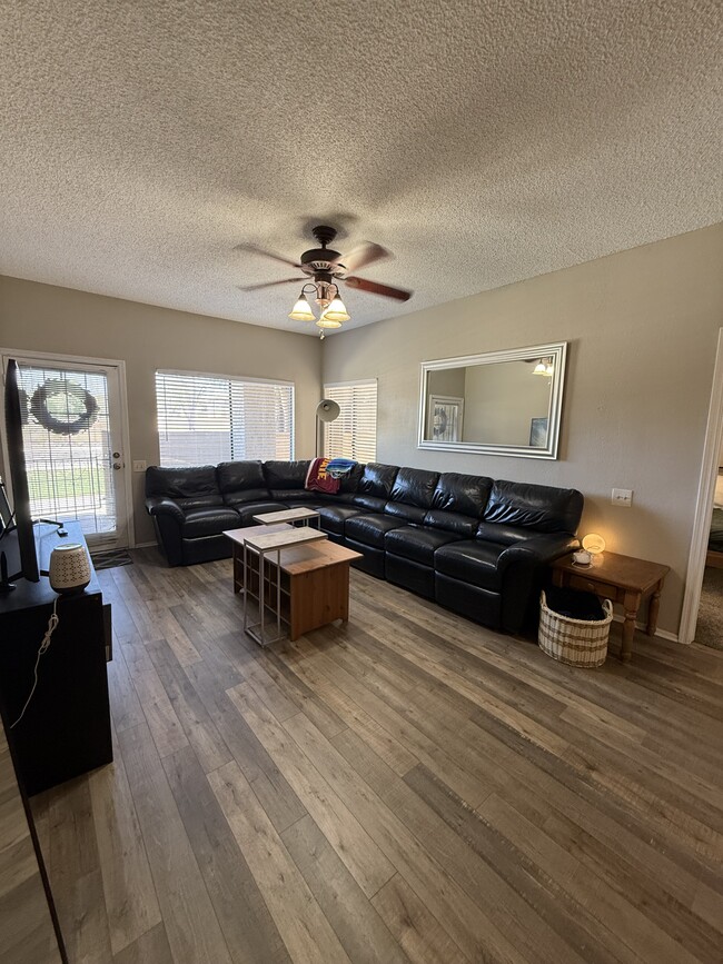 Large living area - 2035 S Elm St