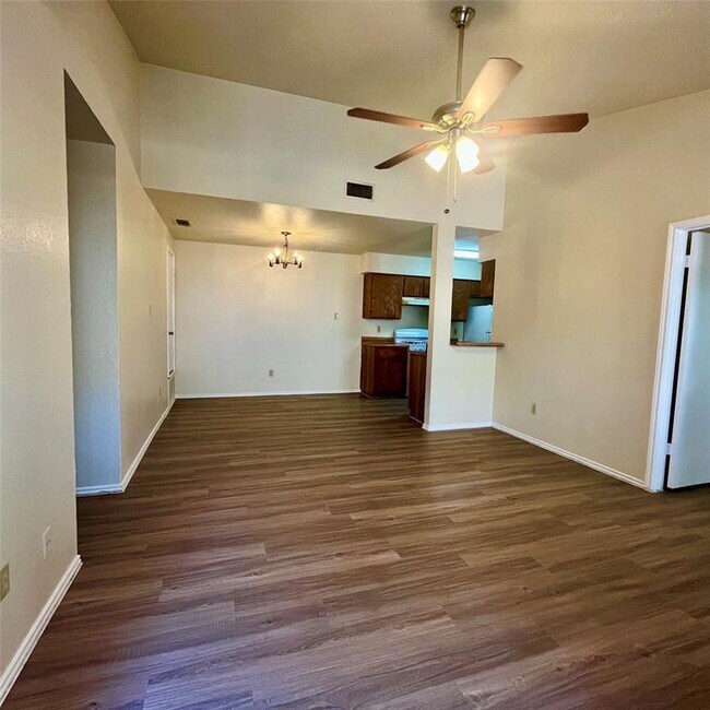 Foto del edificio - 2114 Redwing Way