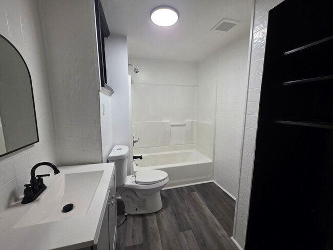 Building Photo - Newly Updated 2 bedroom 1 Bath House for rent!