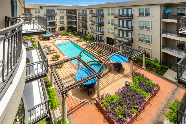 La Maison River Oaks Apartments Houston Tx Apartments Com