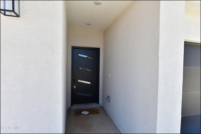 Foto del edificio - 7913 Mitzie Ram Pl