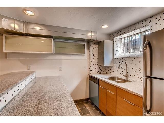 Building Photo - Nicely Remodeled Lower Duplex in Sunnyside/Berkeley Area
