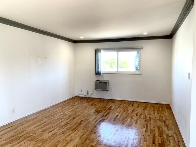 Foto del edificio - 8871 W 18th St