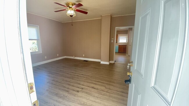 Foto del edificio - 1709 Webber Ave