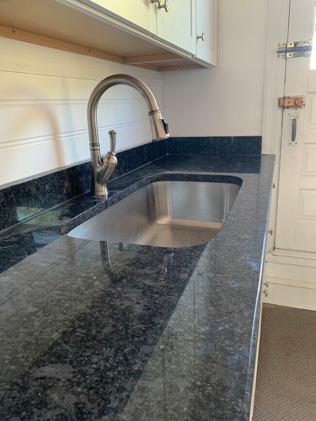 Kitchen - 447 E End Ave