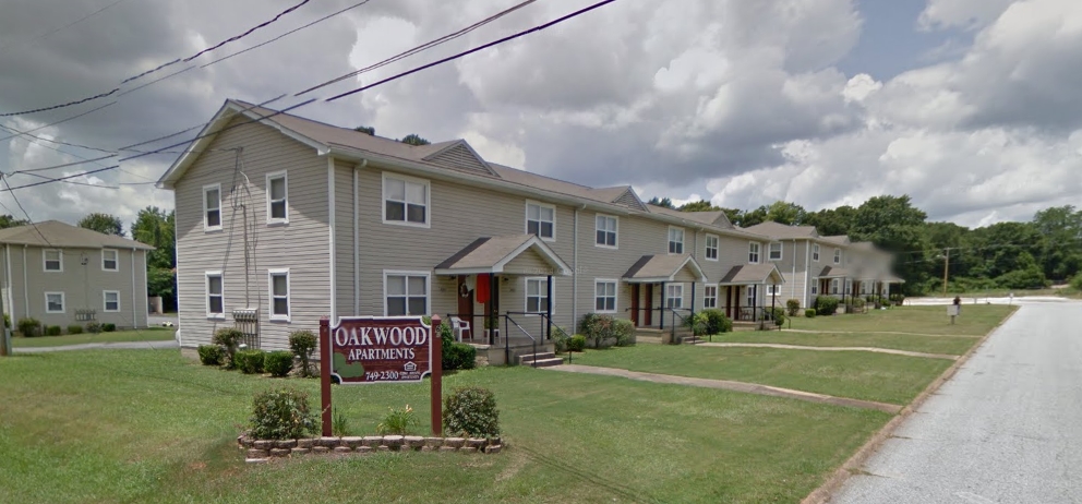 Primary Photo - Oakwood Apartments