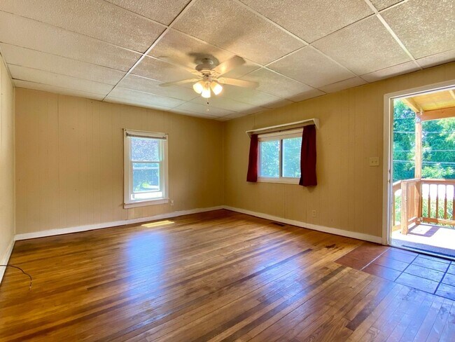 Foto del edificio - Cozy West Asheville Home with Fence