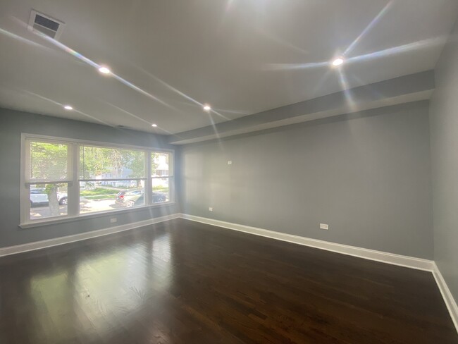 Building Photo - 4449 N Kildare Ave