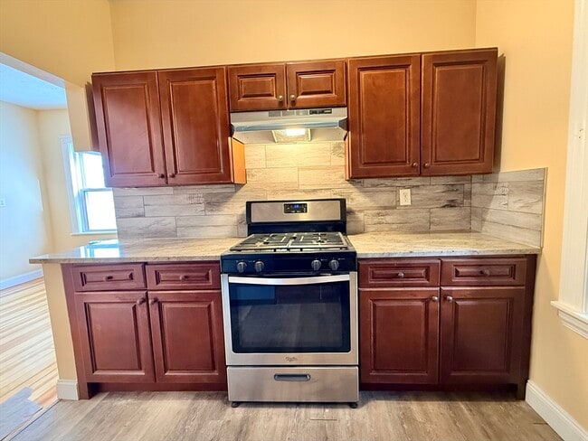 Building Photo - 6 Tennis Rd