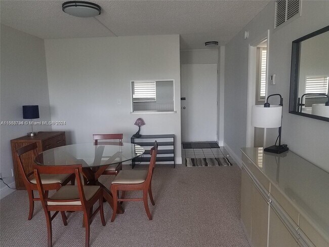 Foto del edificio - 1731 SE 15th St
