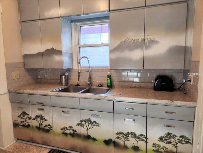 Foto del edificio - 204 E 3rd Ave