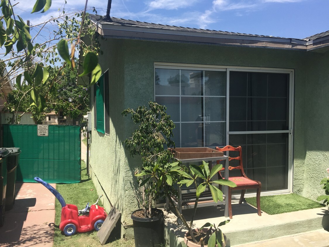 Primary Photo - 1636 La Paloma Ave
