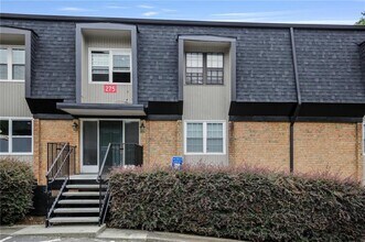 Building Photo - 275 Winding River Dr