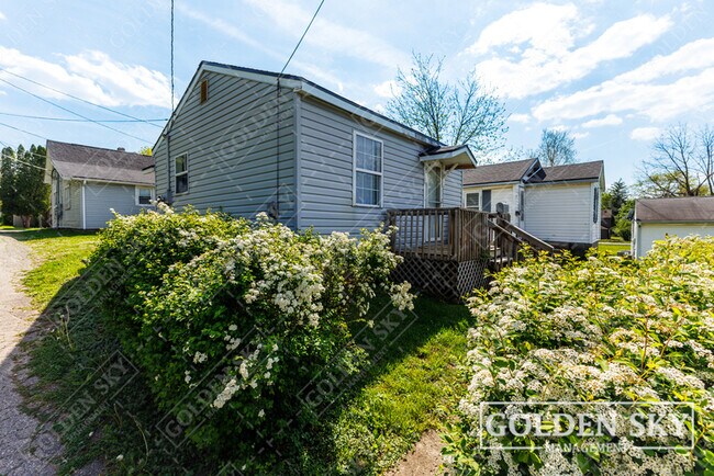 Foto del edificio - 119 E 1st St