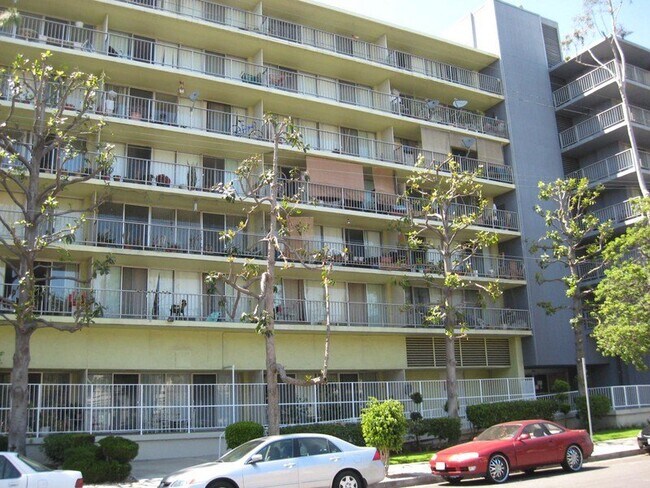 Foto del edificio - 2455 S St Andrews Pl