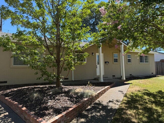 Foto del edificio - Beautifully Remodeled Single-Story Home with Huge Backyard & RV Access!