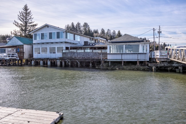 Building Photo - 1015 Robert Bush Drive East