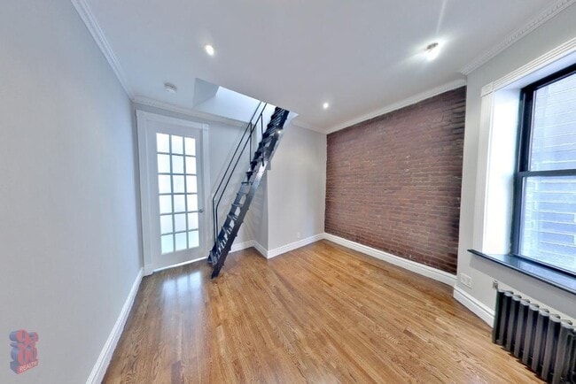 Building Photo - 219 E 23rd St