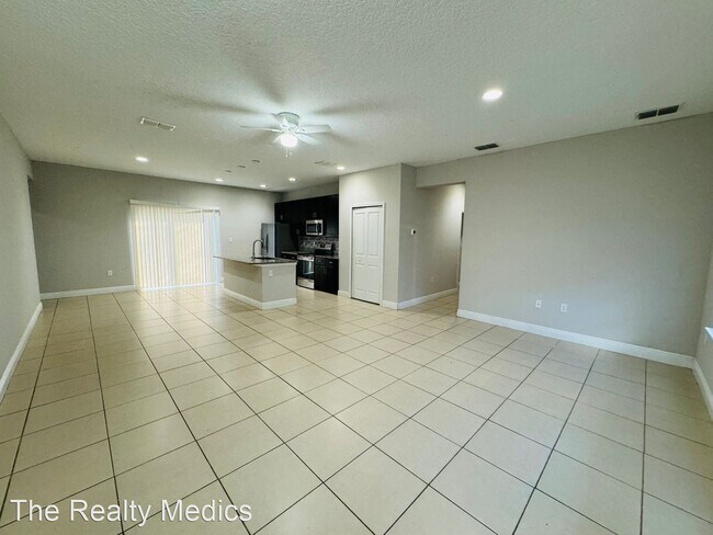 Foto del edificio - 4 br, 2 bath House - 528 Finch Lane