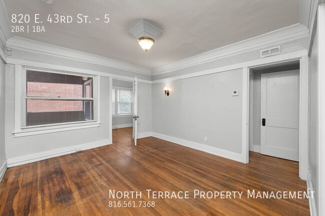 Building Photo - Charming, Historic 2BR with Balcony in Hyd...