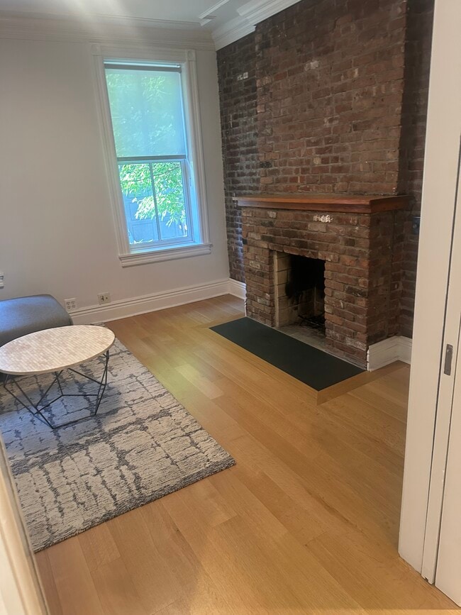 Living room with working fireplace - 30 Downing St