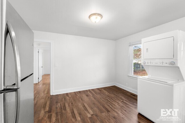 Foto del edificio - Welcome to your 2 bedroom, 1 bath home in South Hill!