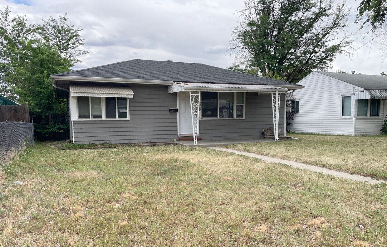 Primary Photo - Two bedroom home! Large fenced in backyard...