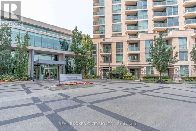 Photo du bâtiment - 235-235 Sherway Gardens Rd