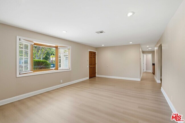 Foto del edificio - 6646 Franrivers Ave