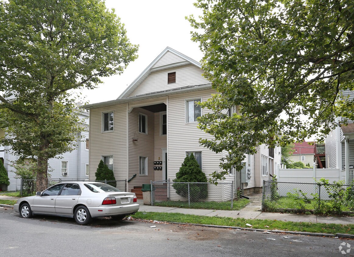 Building Photo - 35 Hall St