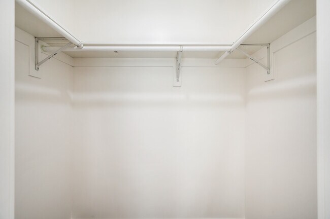 Walk In Closet - 3112 S Canfield Ave