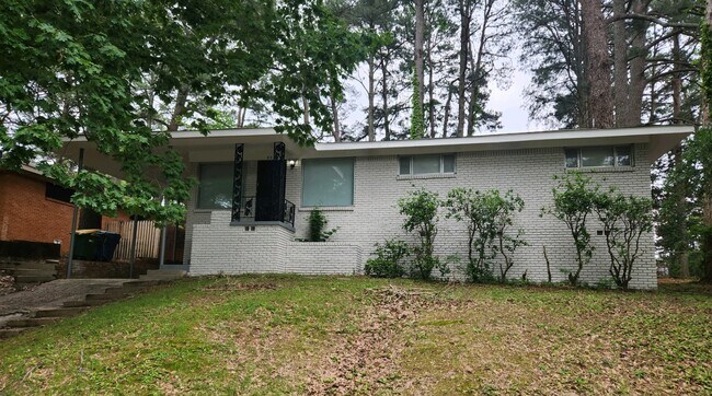 Foto del edificio - 84 Belmont Dr