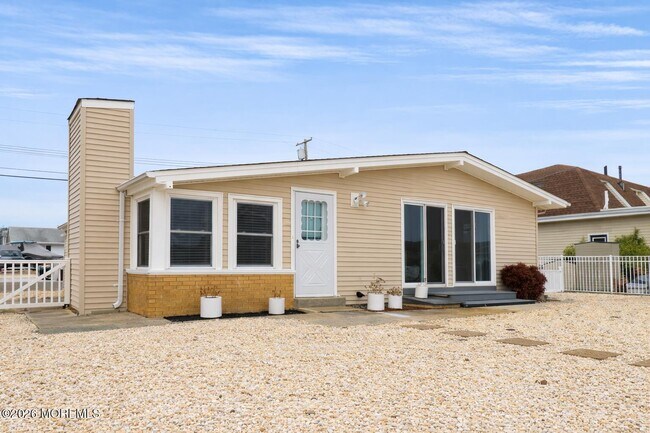 Foto del edificio - 825 Leeward Dr