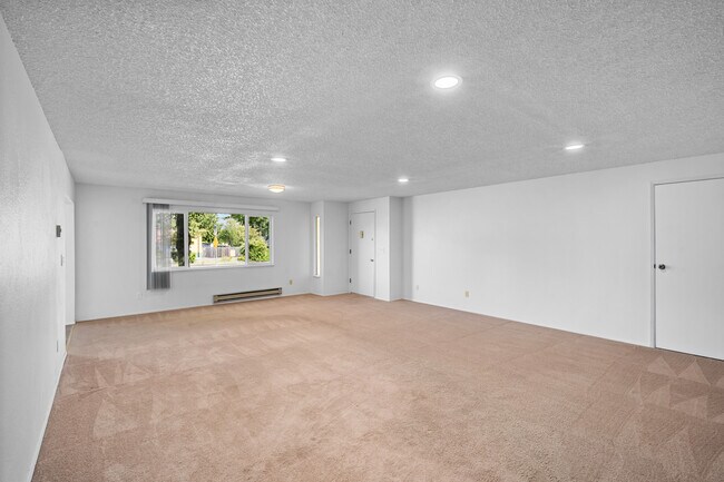 Building Photo - 1601 Norpoint Way NE